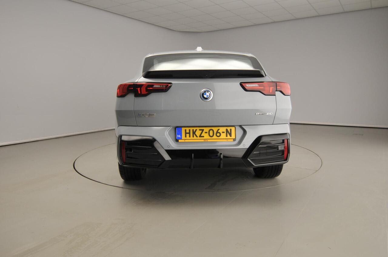 BMW X2 iX2 eDrive20 | M-Sportpakket | LED | Navigatie | Sportstoelen | Stoelverwarming | Adaptief onderstel | DAB | Alu 19 inch