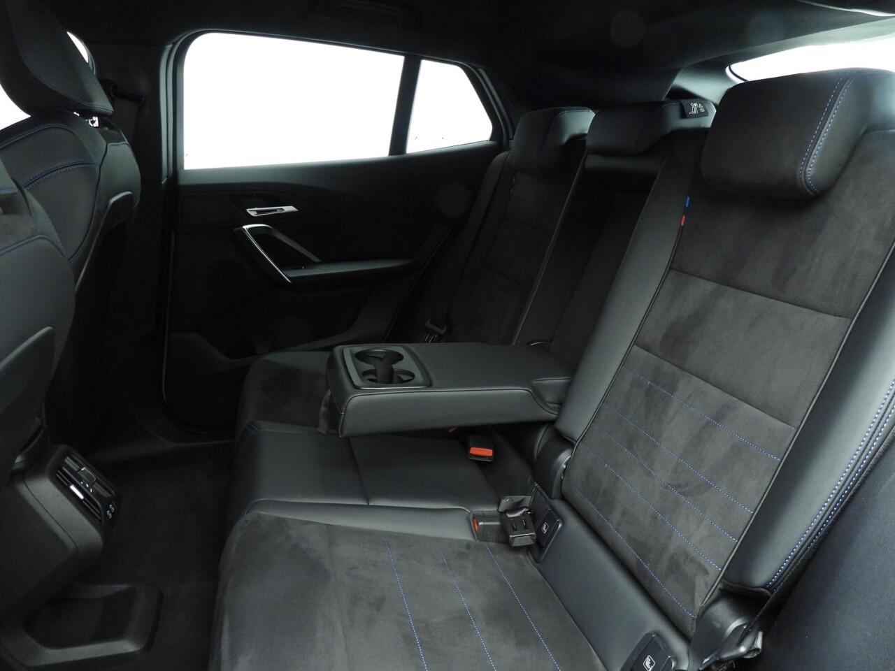 BMW X2 iX2 eDrive20 | M-Sportpakket | LED | Navigatie | Sportstoelen | Stoelverwarming | Adaptief onderstel | DAB | Alu 19 inch