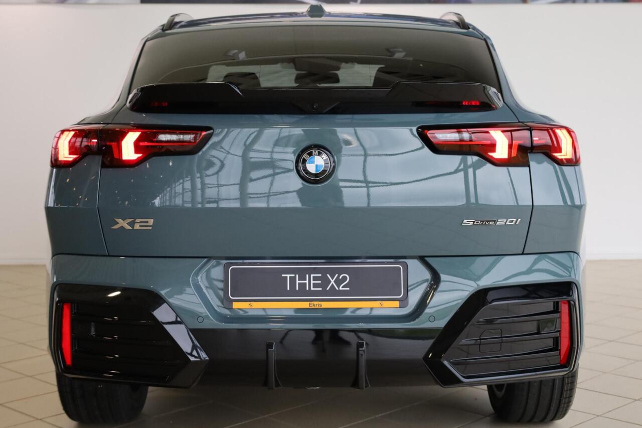 BMW X2 sDrive20i M Sportpakket Pro | Panoramadak | Head-Up | Harman Kardon | Adaptieve Cruise Control | 360 Camera | Stoel & Stuurwielverwarming | Dodehoekdetectie | Adaptieve LED | Trekhaak