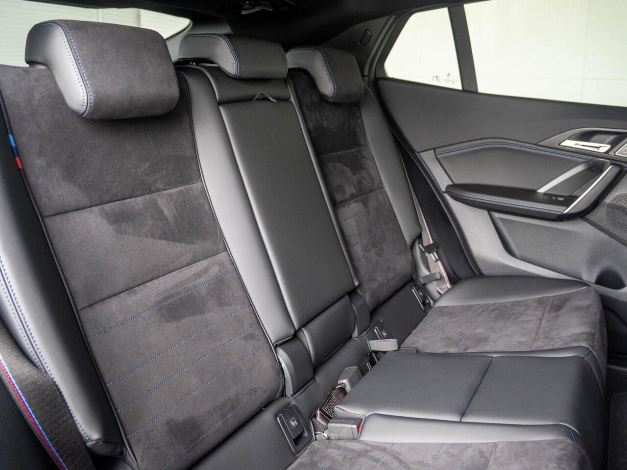 BMW X2 iX2 eDrive20 | M Sportpakket Pro | Innovation Pack | Verwarmd Stuurwiel | Harman-Kardon | Comfort Access | Panoramadak | Stoelverwarming | Head-Up Display | Trekhaak | Ekris Selection