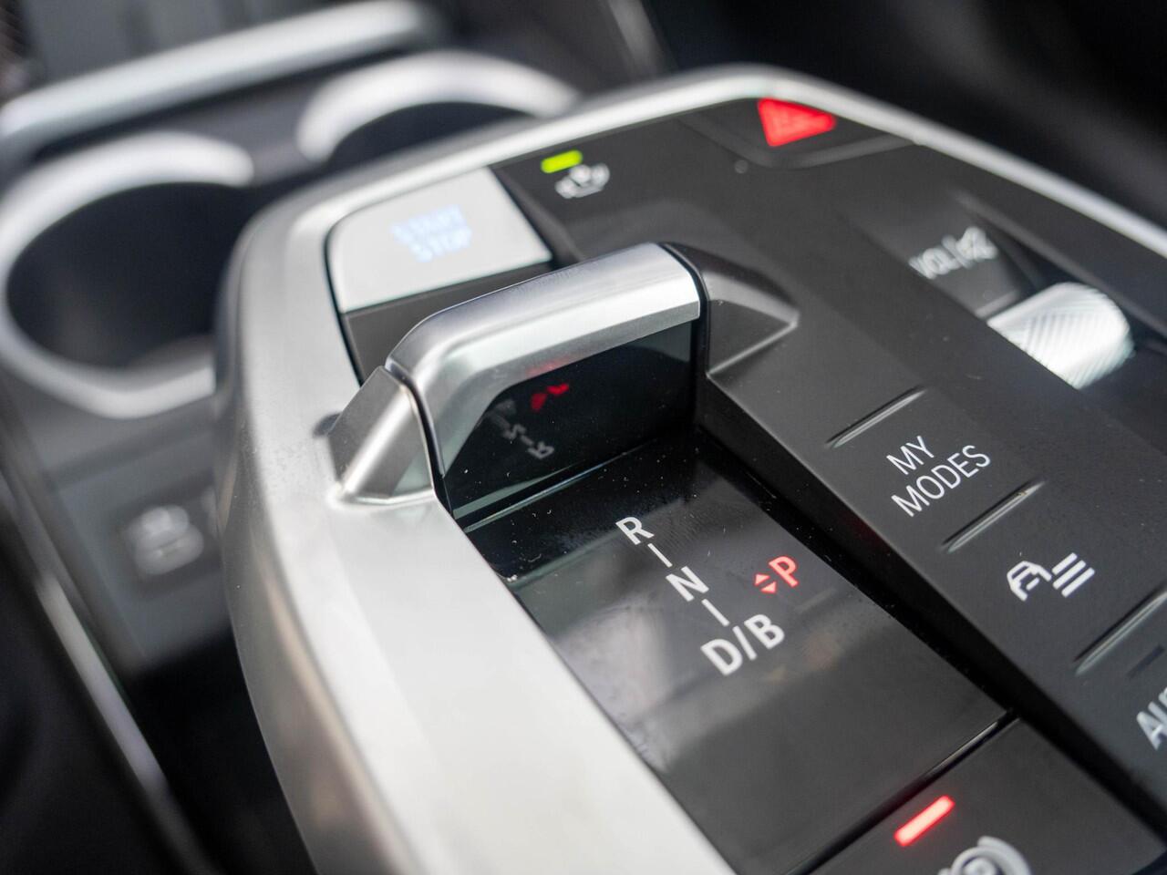 BMW X2 iX2 eDrive20 | M Sportpakket Pro | Innovation Pack | Verwarmd Stuurwiel | Harman-Kardon | Comfort Access | Panoramadak | Stoelverwarming | Head-Up Display | Trekhaak | Ekris Selection