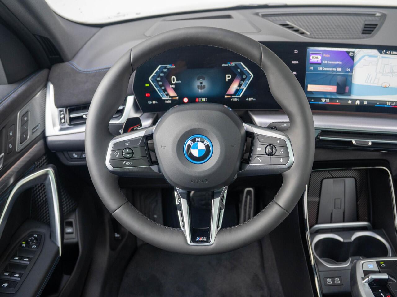 BMW X2 iX2 eDrive20 | M Sportpakket Pro | Innovation Pack | Verwarmd Stuurwiel | Harman-Kardon | Comfort Access | Panoramadak | Stoelverwarming | Head-Up Display | Trekhaak | Ekris Selection