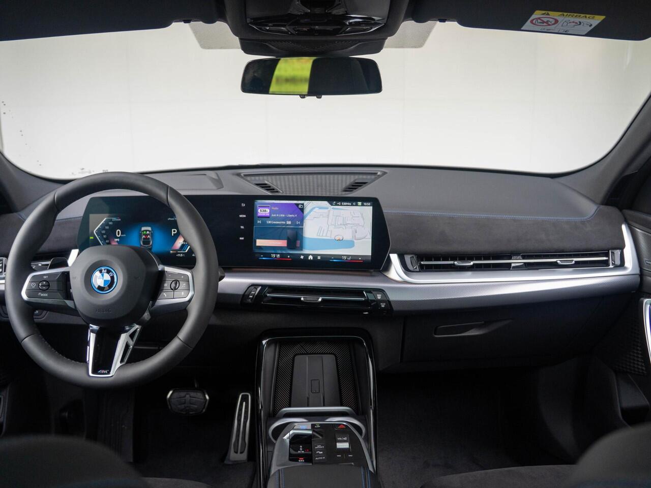 BMW X2 iX2 eDrive20 | M Sportpakket Pro | Innovation Pack | Verwarmd Stuurwiel | Harman-Kardon | Comfort Access | Panoramadak | Stoelverwarming | Head-Up Display | Trekhaak | Ekris Selection