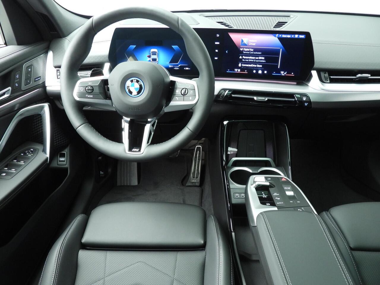 BMW X2 iX2 eDrive20 | M-Sportpakket | LED | HUD | Active cruise | Schuifdak | Trekhaak | DAB | Harman-kardon sound | Alu 19 inch | Ekris Selection