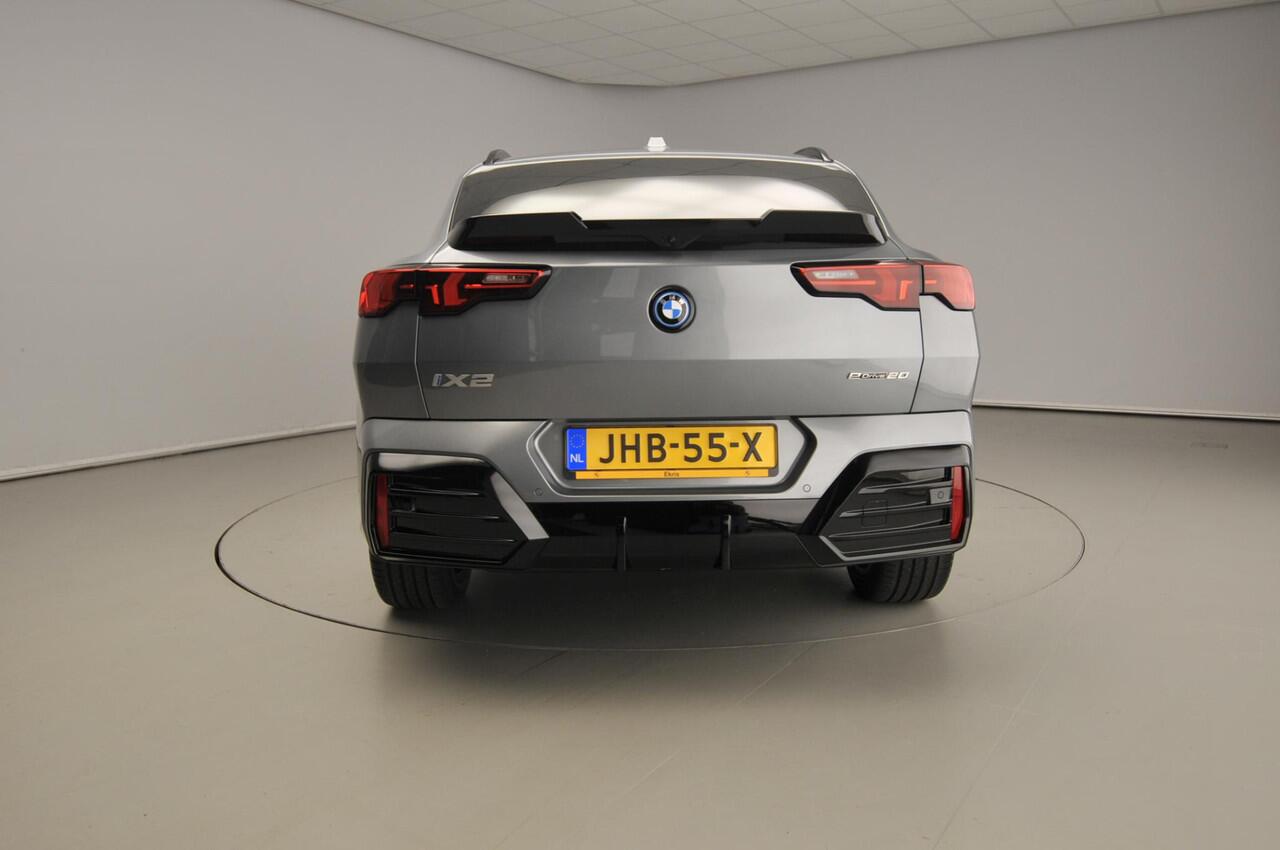 BMW X2 iX2 eDrive20 | M-Sportpakket | LED | HUD | Active cruise | Schuifdak | Trekhaak | DAB | Harman-kardon sound | Alu 19 inch | Ekris Selection