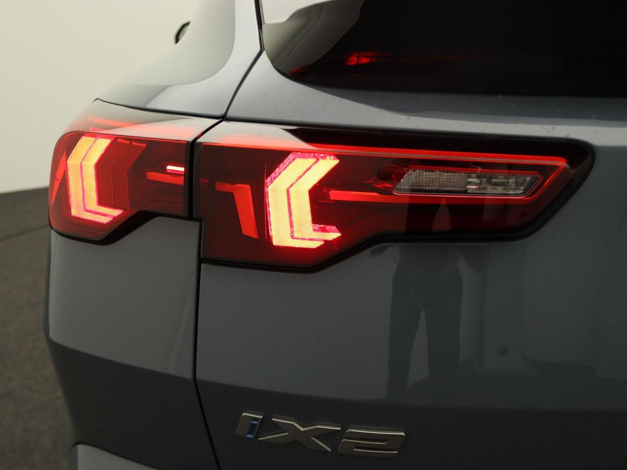 BMW X2 iX2 eDrive20 M Sport Edition | M Sportpakket Pro | Innovation Pack | Comfort Pack | M Adaptief onderstel | Comfort Access| Panoramadak | Elektrisch Verstelbare Sportstoelen | Head-Up Display | Harman Kardon | 19'' | Ekris Selection