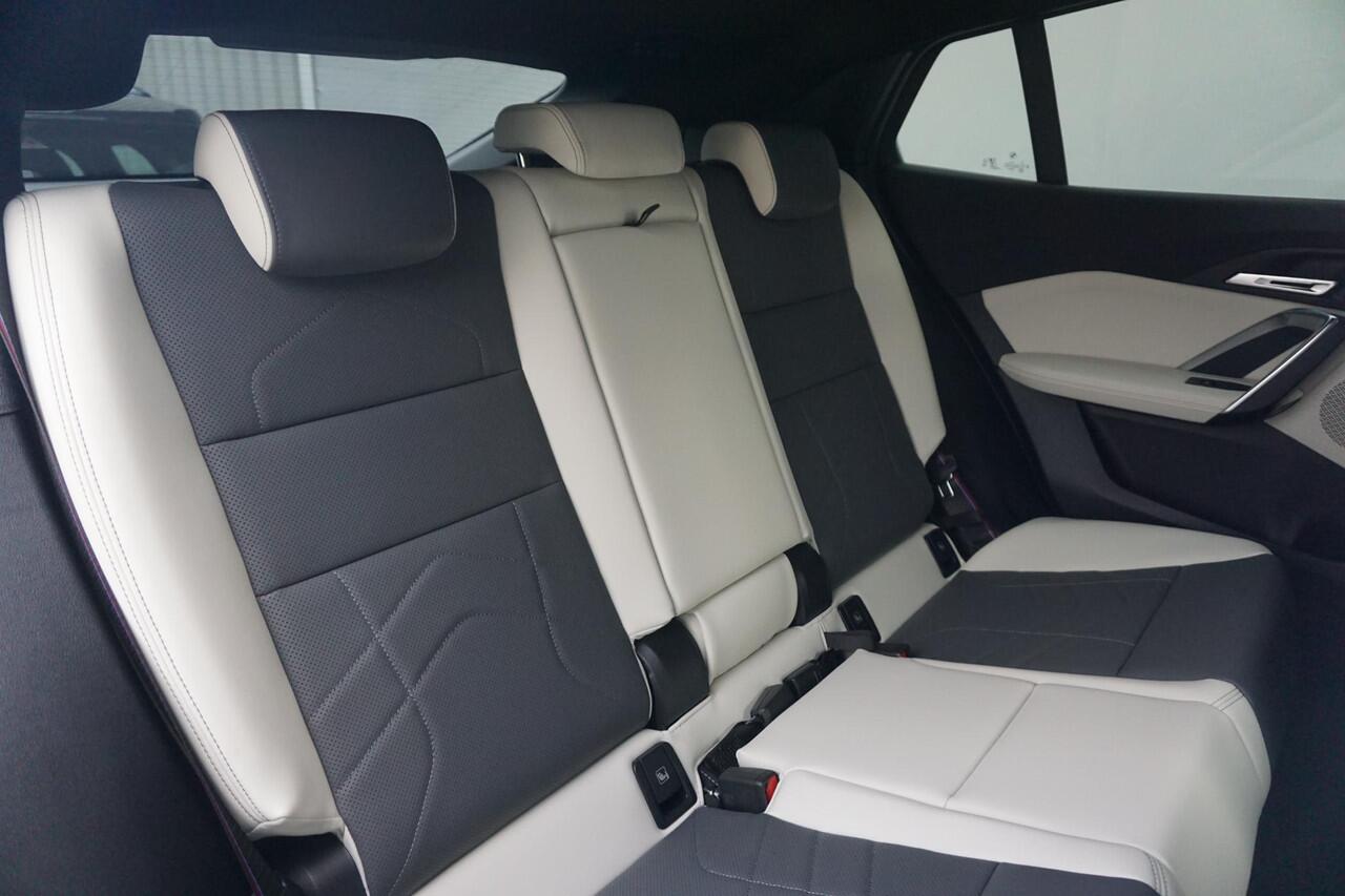 BMW X2 iX2 eDrive20 M Sport Edition 20'' / Harman Kardon / Head-Up Display / Elektrisch Verstelbare Stoelen / Ekris Selection