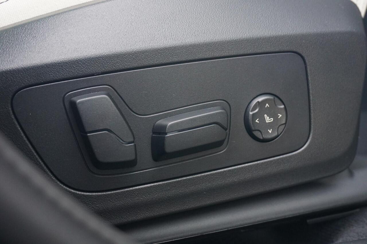 BMW X2 sDrive20i M Sportpakket Pro 20'' / Panoramadak / Head-Up Display / Harman Kardon / Trekhaak / Ekris Selection