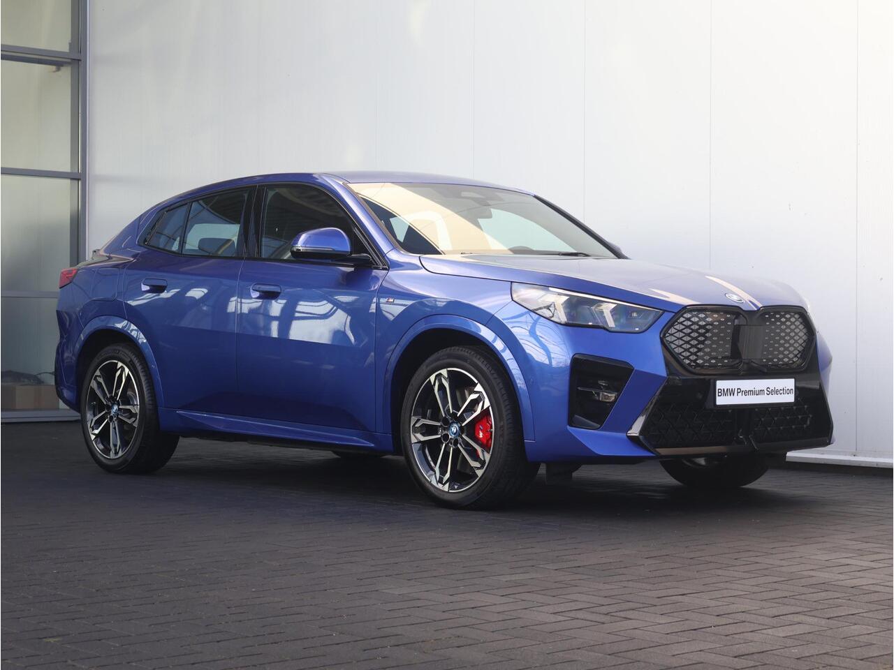 BMW X2 iX2 eDrive20 67 kWh M Sport Edition M Sportpakket Pro/ 19 inch LM/ Comfort Access/ Achteruitrijcamera/ Stoelverwarming/ Sportstoelen