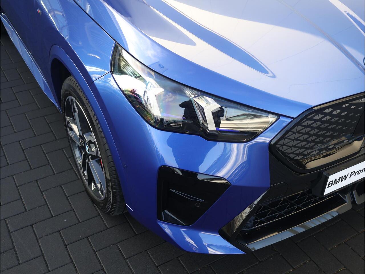 BMW X2 iX2 eDrive20 67 kWh M Sport Edition M Sportpakket Pro/ 19 inch LM/ Comfort Access/ Achteruitrijcamera/ Stoelverwarming/ Sportstoelen