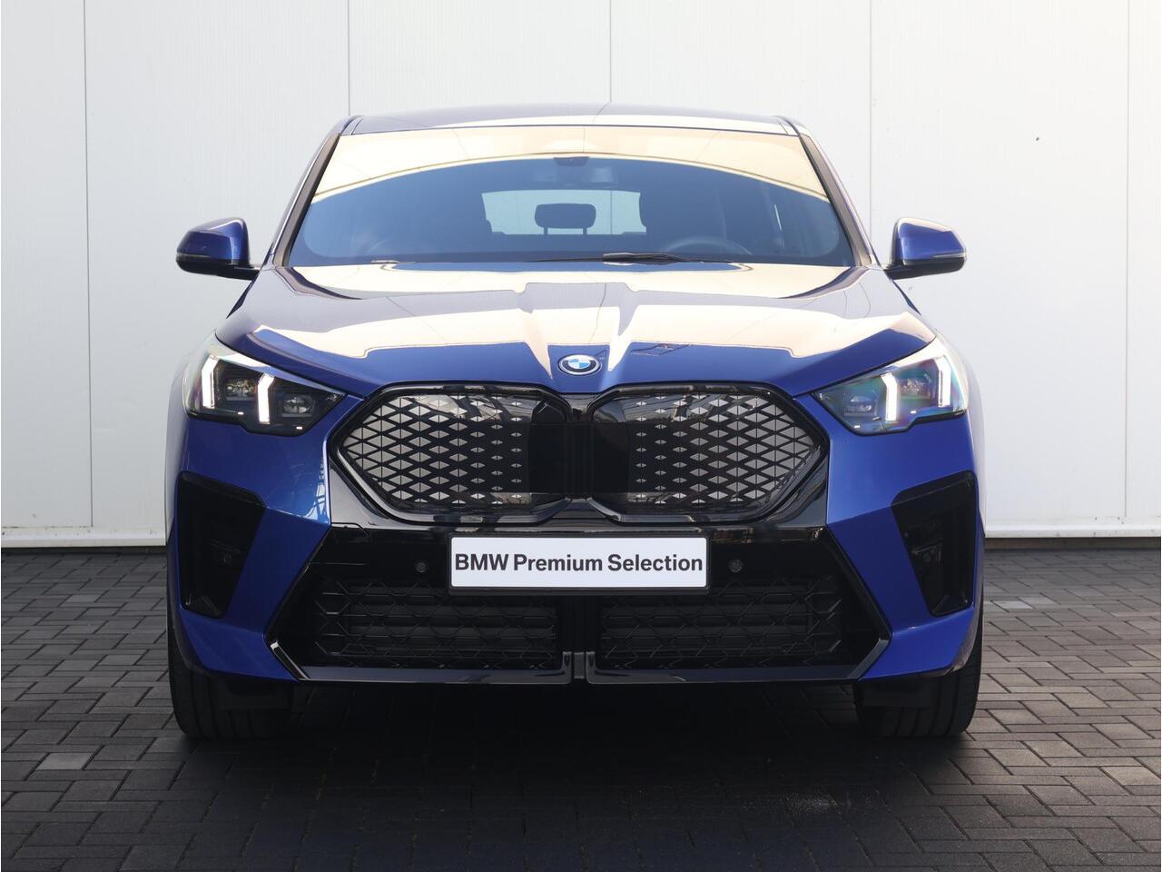 BMW X2 iX2 eDrive20 67 kWh M Sport Edition M Sportpakket Pro/ 19 inch LM/ Comfort Access/ Achteruitrijcamera/ Stoelverwarming/ Sportstoelen