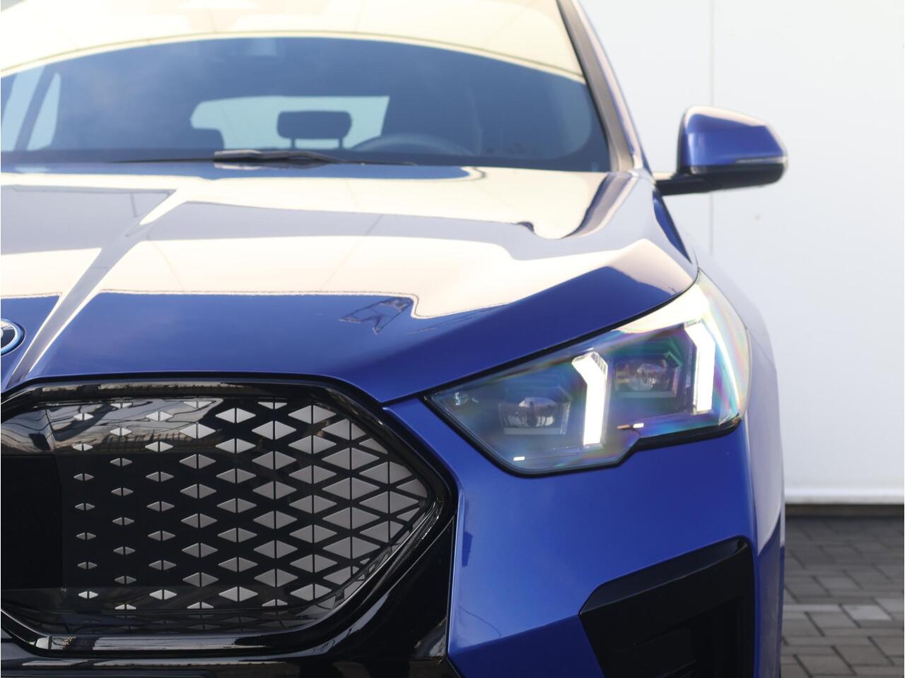 BMW X2 iX2 eDrive20 67 kWh M Sport Edition M Sportpakket Pro/ 19 inch LM/ Comfort Access/ Achteruitrijcamera/ Stoelverwarming/ Sportstoelen