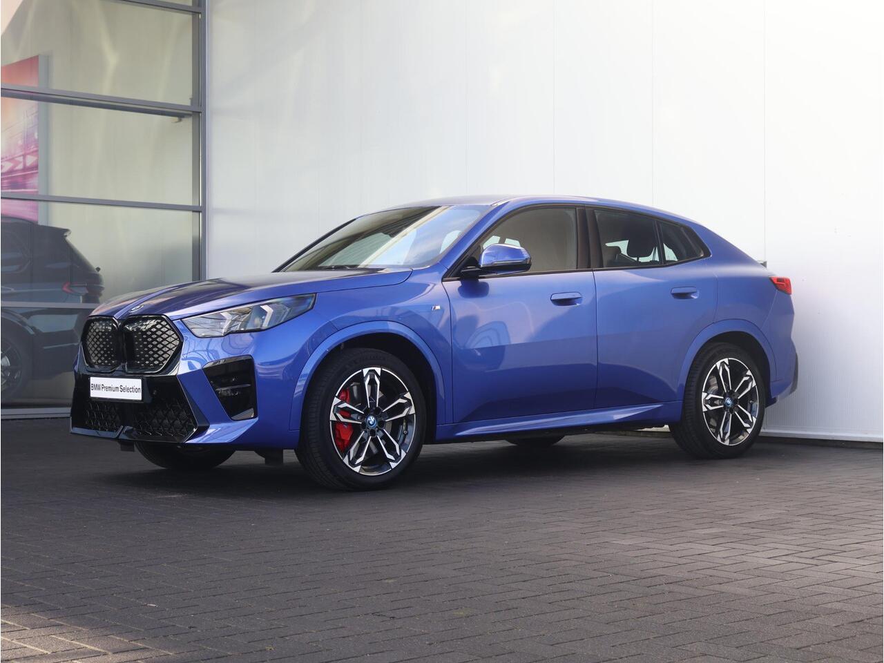 BMW X2 iX2 eDrive20 67 kWh M Sport Edition M Sportpakket Pro/ 19 inch LM/ Comfort Access/ Achteruitrijcamera/ Stoelverwarming/ Sportstoelen