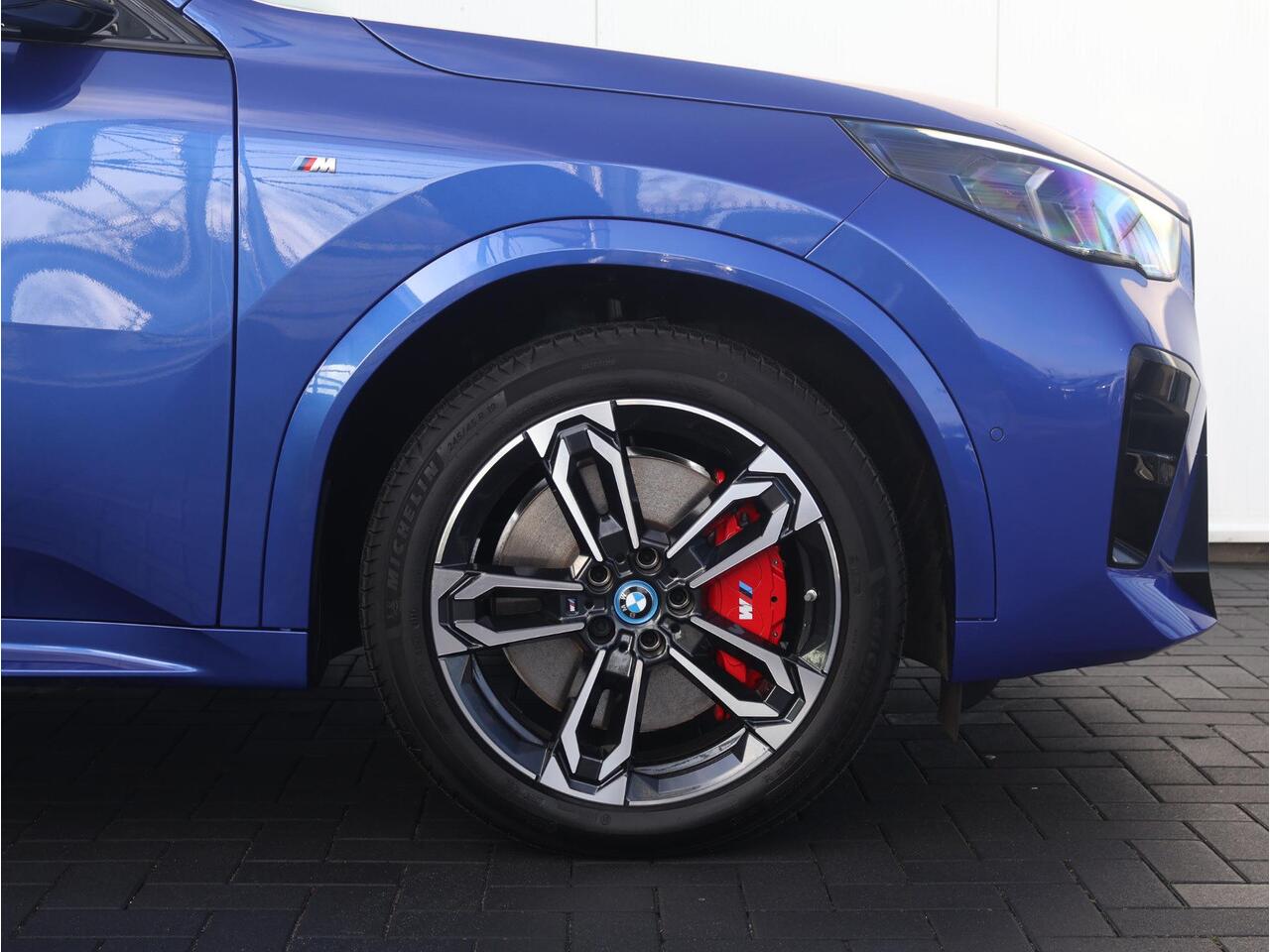 BMW X2 iX2 eDrive20 67 kWh M Sport Edition M Sportpakket Pro/ 19 inch LM/ Comfort Access/ Achteruitrijcamera/ Stoelverwarming/ Sportstoelen