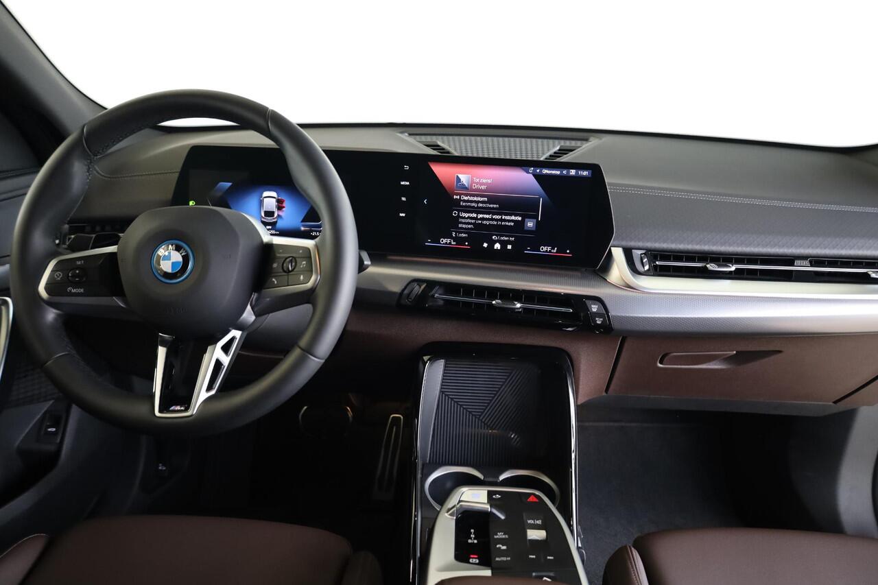 BMW X2 iX2 eDrive20 | M Sport | Leder | Stoelverwarming | Camera | Parkeersensoren Voor en Achter | 20" Multispaak | PS