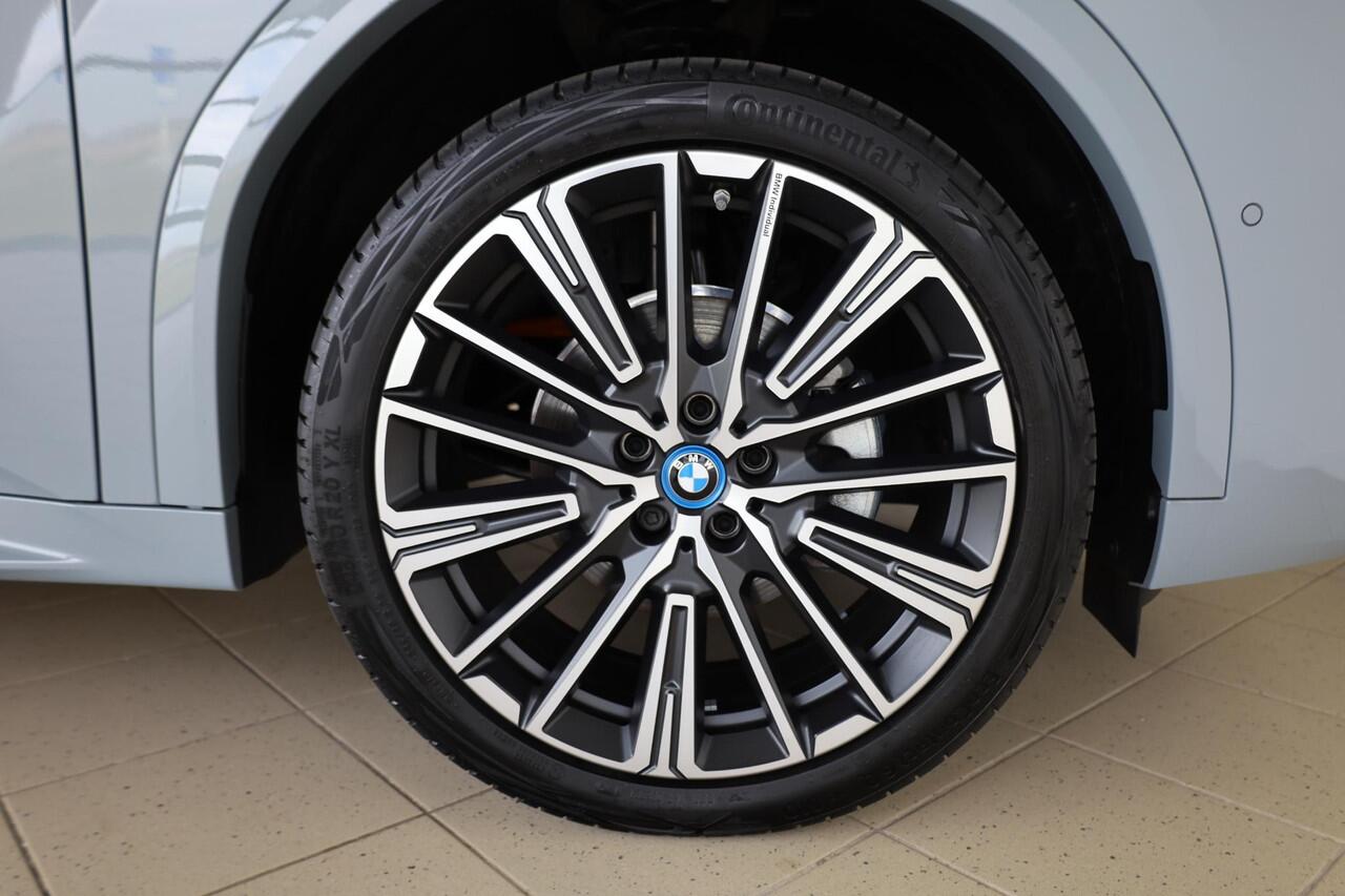 BMW X2 iX2 eDrive20 | M Sport | Leder | Stoelverwarming | Camera | Parkeersensoren Voor en Achter | 20" Multispaak | PS