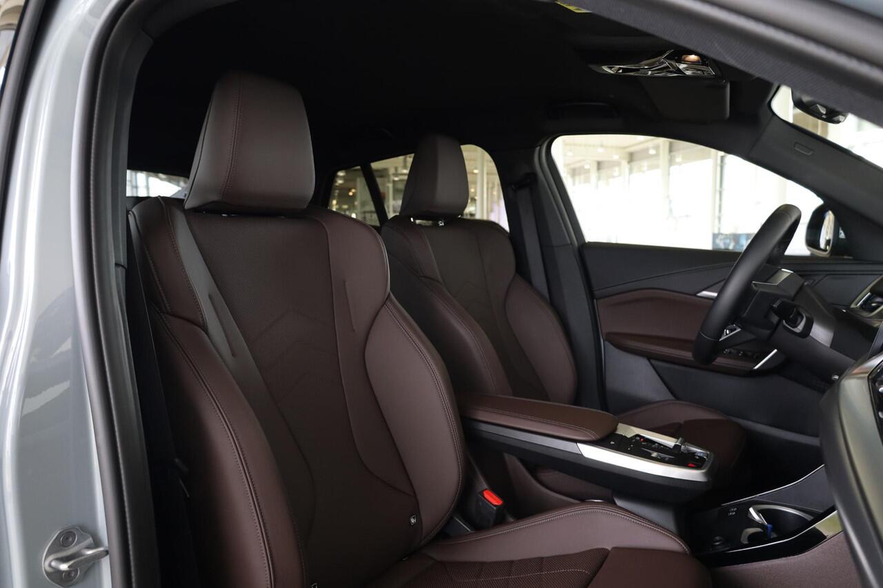 BMW X2 iX2 eDrive20 | M Sport | Leder | Stoelverwarming | Camera | Parkeersensoren Voor en Achter | 20" Multispaak | PS