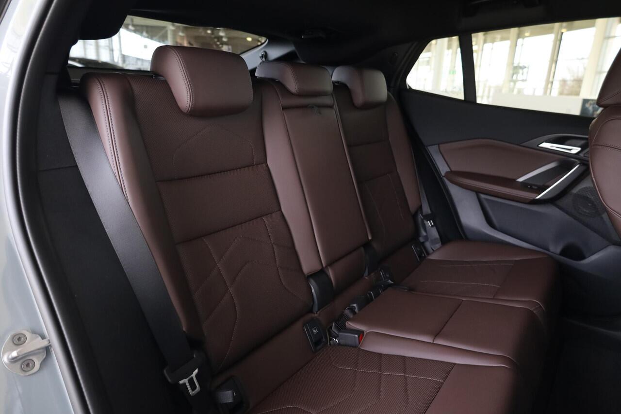 BMW X2 iX2 eDrive20 | M Sport | Leder | Stoelverwarming | Camera | Parkeersensoren Voor en Achter | 20" Multispaak | PS