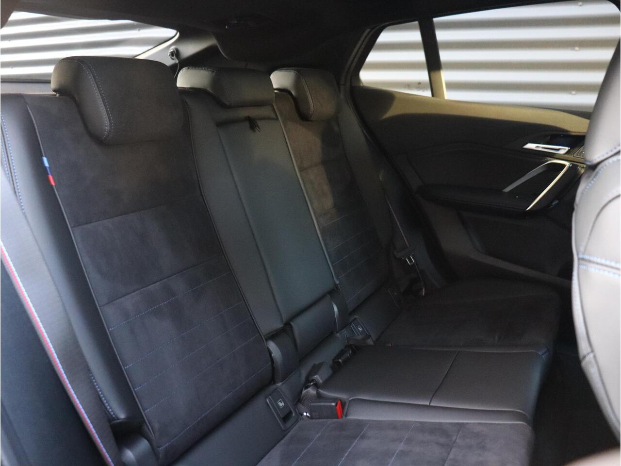 BMW X2 sDrive20i | M Sportpakket Pro | Panodak | Trekhaak | Head-Up | Driving Assistant Plus | Elektr. Stoelen | Parking Assistant Plus | 19'' LMV | Ekris Selection