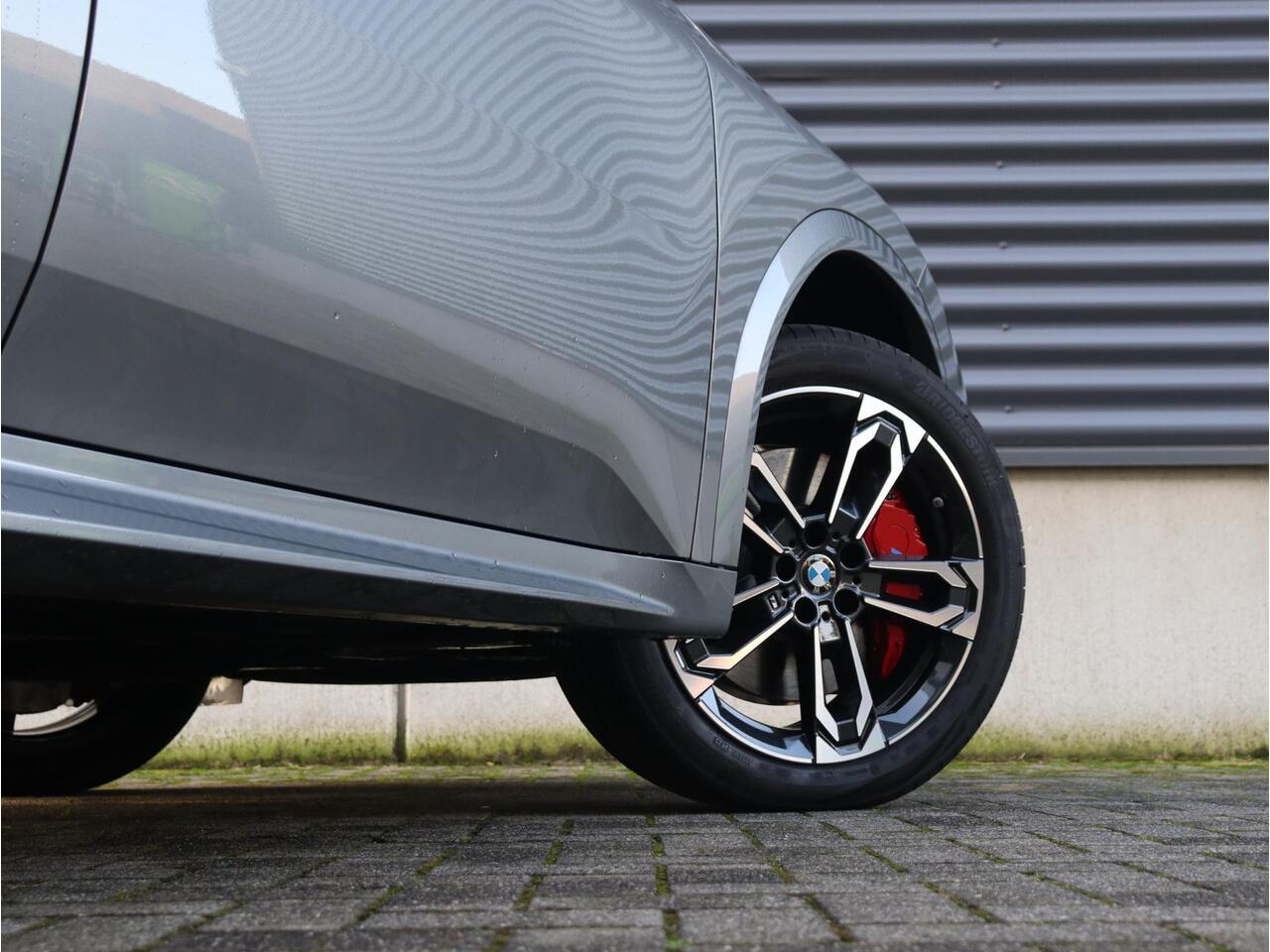 BMW X2 sDrive20i | M Sportpakket Pro | Panodak | Trekhaak | Head-Up | Driving Assistant Plus | Elektr. Stoelen | Parking Assistant Plus | 19'' LMV | Ekris Selection