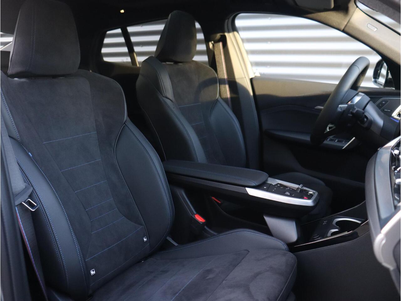 BMW X2 sDrive20i | M Sportpakket Pro | Panodak | Trekhaak | Head-Up | Driving Assistant Plus | Elektr. Stoelen | Parking Assistant Plus | 19'' LMV | Ekris Selection