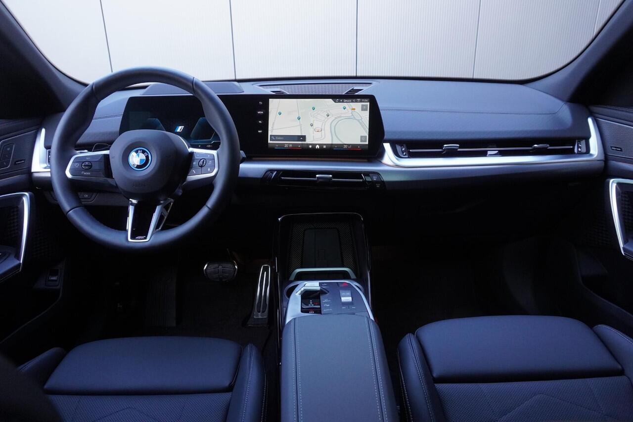 BMW X2 iX2 xDrive30 M Sportpakket Pro | Comfort Pack | 20 inch LM M V-spaak | Trekhaak met elektrisch wegklapbare kogel | Panoramadak | Driving Assistant Plus | Harman Kardon | Ekris Selection