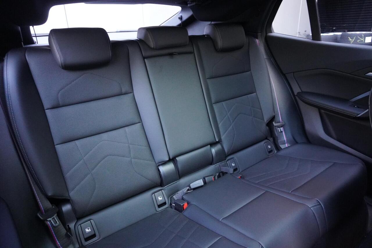 BMW X2 iX2 xDrive30 M Sportpakket Pro | Comfort Pack | 20 inch LM M V-spaak | Trekhaak met elektrisch wegklapbare kogel | Panoramadak | Driving Assistant Plus | Harman Kardon | Ekris Selection