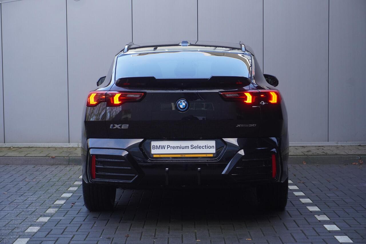 BMW X2 iX2 xDrive30 M Sportpakket Pro | Comfort Pack | 20 inch LM M V-spaak | Trekhaak met elektrisch wegklapbare kogel | Panoramadak | Driving Assistant Plus | Harman Kardon | Ekris Selection
