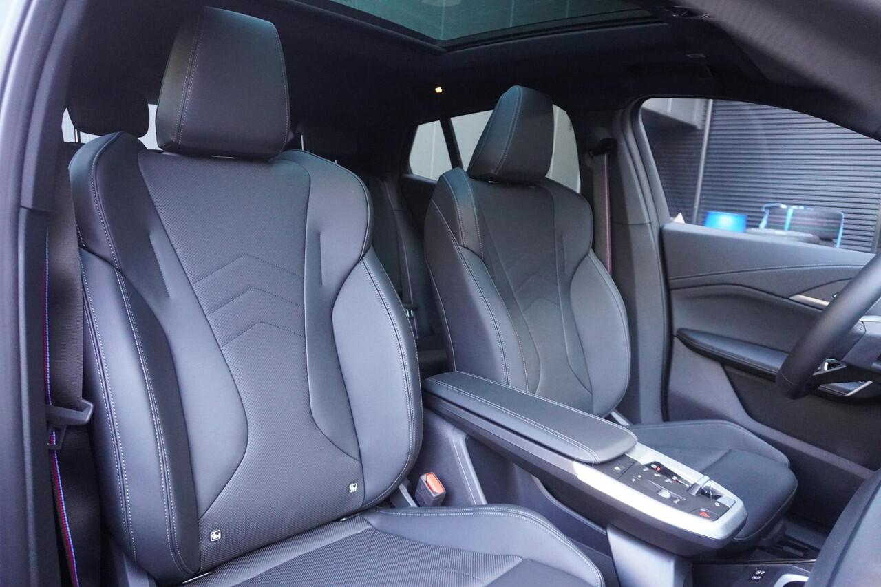 BMW X2 iX2 xDrive30 M Sportpakket Pro | Comfort Pack | 20 inch LM M V-spaak | Trekhaak met elektrisch wegklapbare kogel | Panoramadak | Driving Assistant Plus | Harman Kardon | Ekris Selection