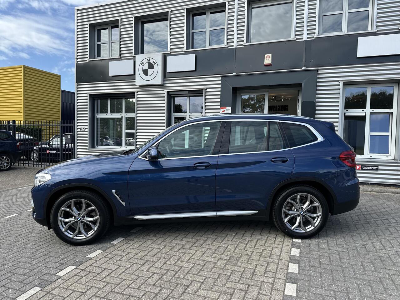 BMW X3 xDrive20i High Executive X-Line | Trekhaak | Panodak | Vol opties