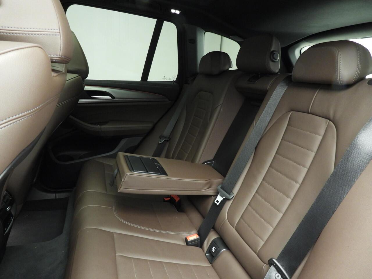 BMW X3 M40d xDrive | M-Sportpakket | LED | Leder | HUD | Schuifdak | Trekhaak | Elektr. zetels | Sportstoelen | DAB | Alu 20 inch