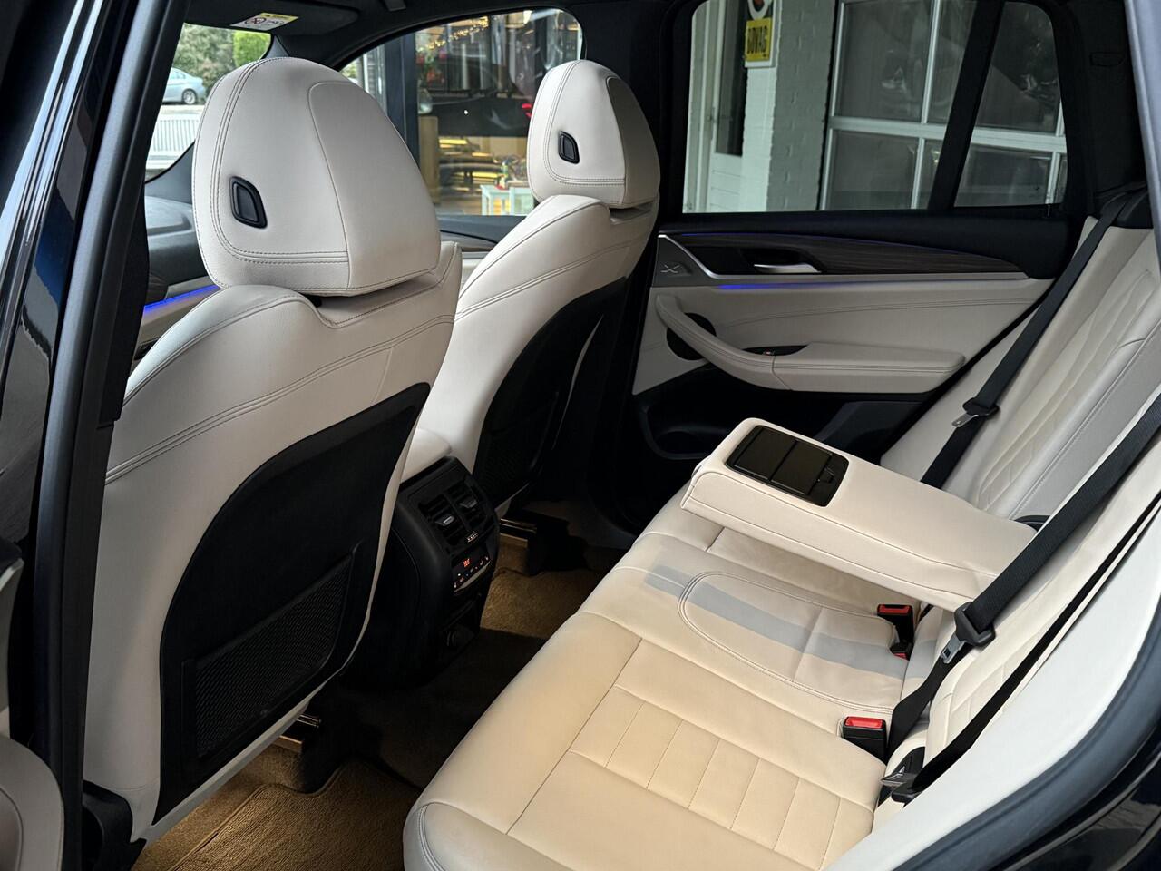 BMW X3 xDrive20i M SPORT | PANORAMA | TREKHAAK | SPORTSTOELEN | LEDER | CAMERA |