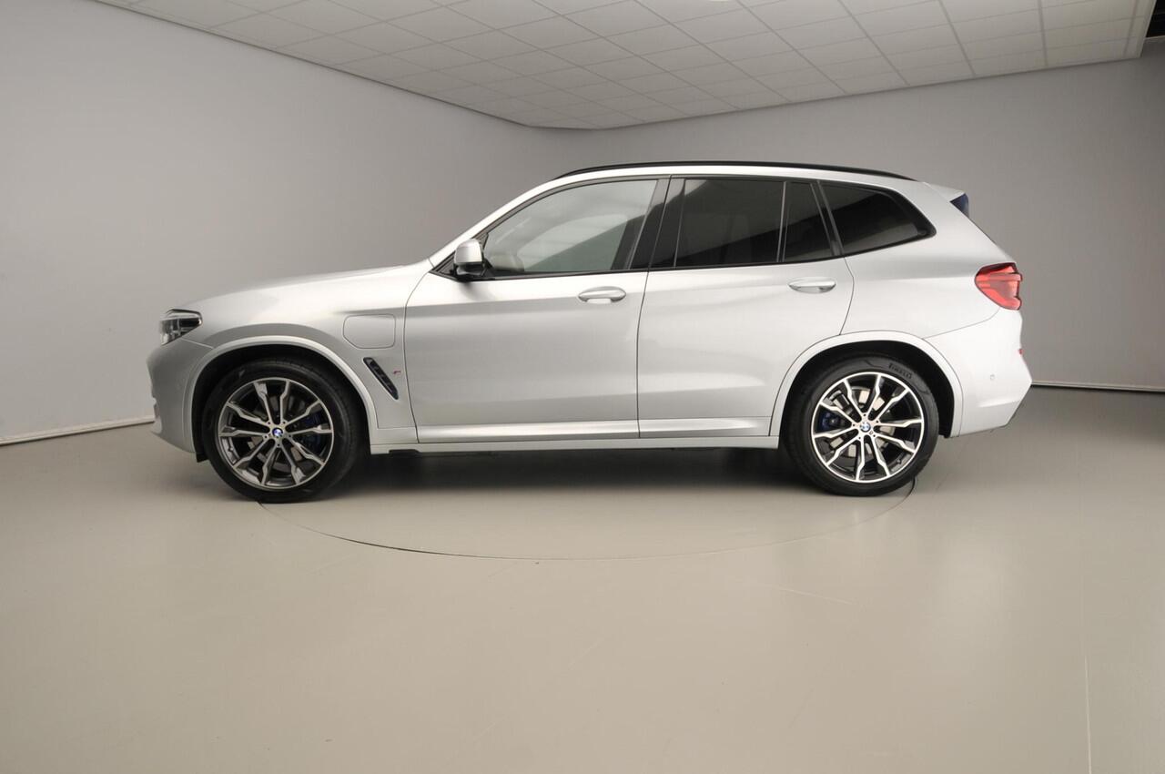BMW X3 xDrive30e M-Sportpakket / Trekhaak / Panoramadak / Leder / Camera / HIFI / Parkassist / Alu wielen 20 inch