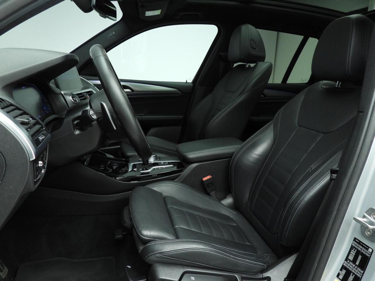 BMW X3 xDrive30e M-Sportpakket / Trekhaak / Panoramadak / Leder / Camera / HIFI / Parkassist / Alu wielen 20 inch