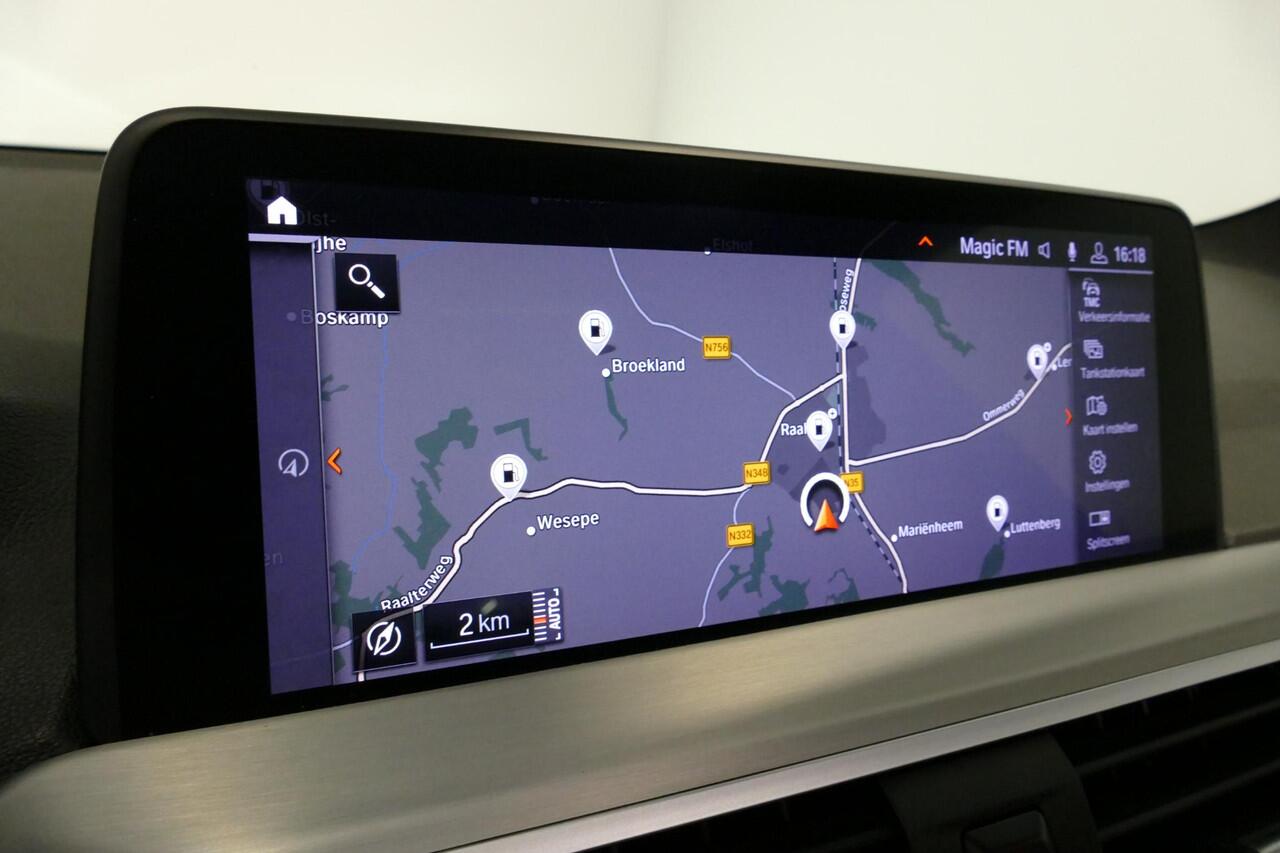 BMW X3 xDrive20i M Sport / Panoramadak / Elektr. verstelbare stoelen (best. memory) / Stoelverwarming / Ambienteverlichting / Apple Carplay - Andriod Auto / Lederen bekleding / M Aerodynamicapakket / Achterbank verwarming / Achteruitrijcamera / Cruise Control / 