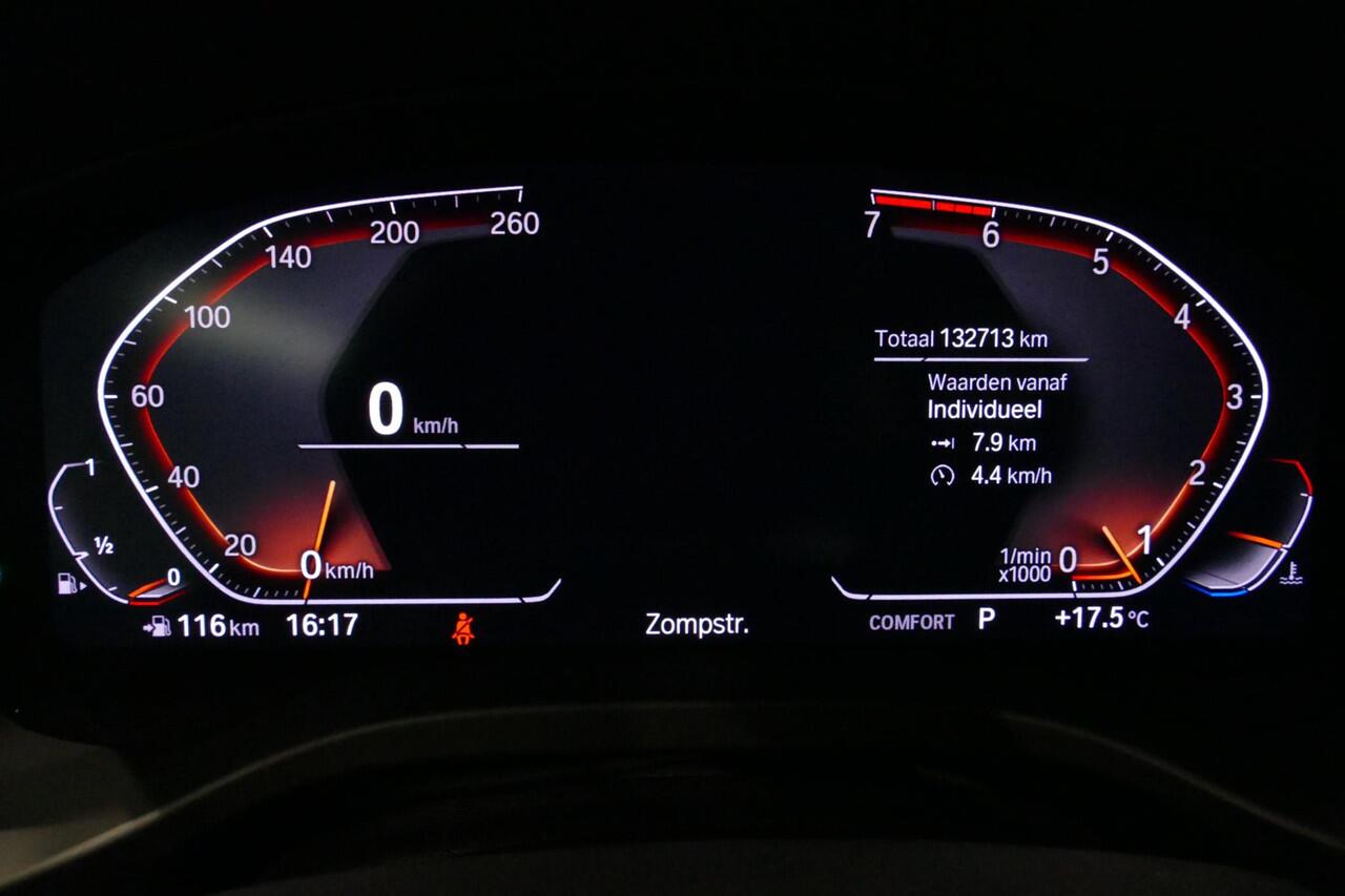 BMW X3 xDrive20i M Sport / Panoramadak / Elektr. verstelbare stoelen (best. memory) / Stoelverwarming / Ambienteverlichting / Apple Carplay - Andriod Auto / Lederen bekleding / M Aerodynamicapakket / Achterbank verwarming / Achteruitrijcamera / Cruise Control / 