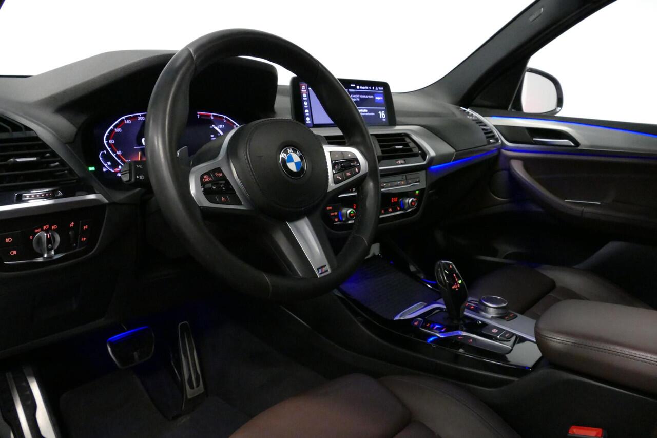 BMW X3 xDrive20i M Sport / Panoramadak / Elektr. verstelbare stoelen (best. memory) / Stoelverwarming / Ambienteverlichting / Apple Carplay - Andriod Auto / Lederen bekleding / M Aerodynamicapakket / Achterbank verwarming / Achteruitrijcamera / Cruise Control / 