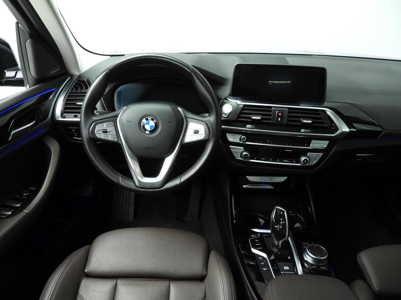 BMW X3 xDrive20i | LED | Leder | Navigatie | Active cruise | Sportstoelen | Chrome line | DAB | Harman-kardon sound | Alu 19 inch