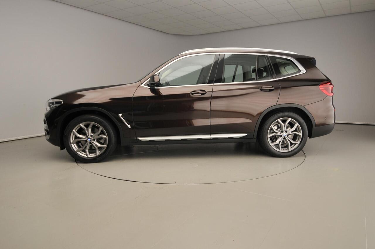 BMW X3 xDrive20i | LED | Leder | Navigatie | Active cruise | Sportstoelen | Chrome line | DAB | Harman-kardon sound | Alu 19 inch