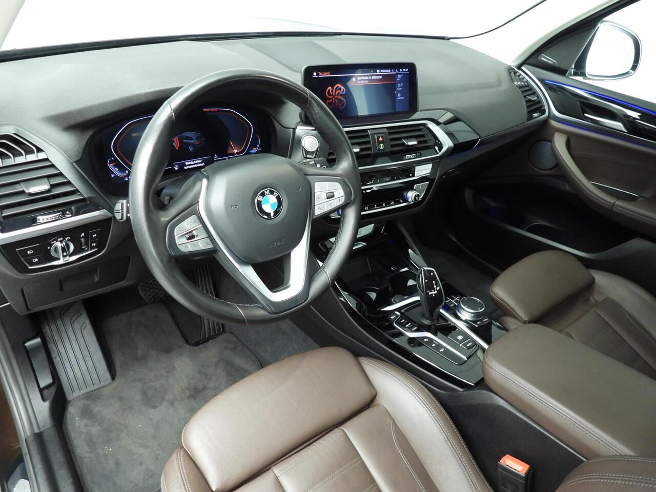 BMW X3 xDrive20i | LED | Leder | Navigatie | Active cruise | Sportstoelen | Chrome line | DAB | Harman-kardon sound | Alu 19 inch