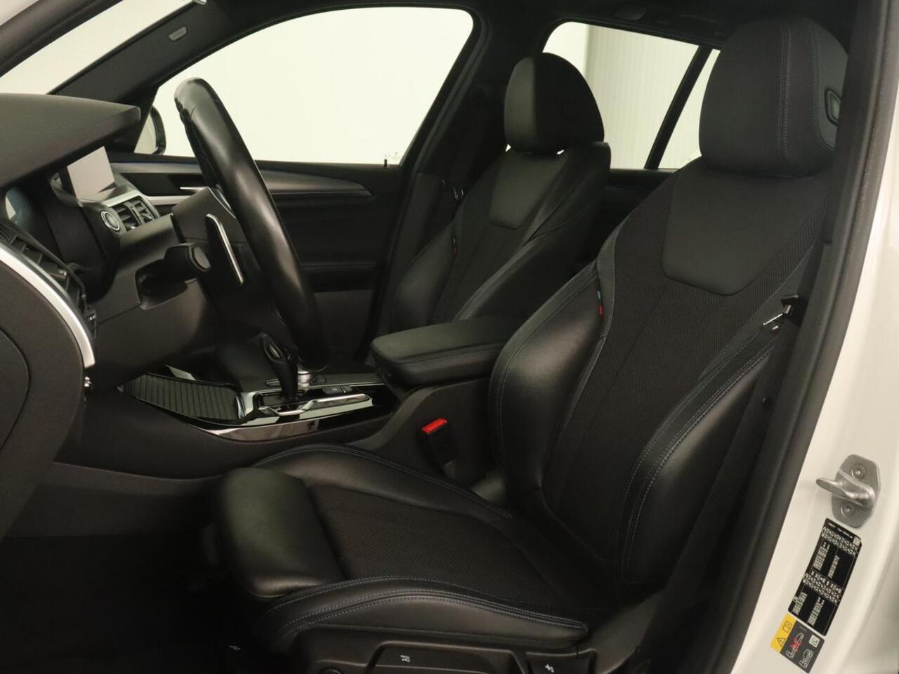 BMW X3 xDrive30e M Sport | 360 Camera | Harman/Kardon | Stoelverwarming | 20'' | Sportstoelen | Sfeerverlichting | Half leder | Navigatie | Live Cockpit | Keyless | PHEV | Plug In