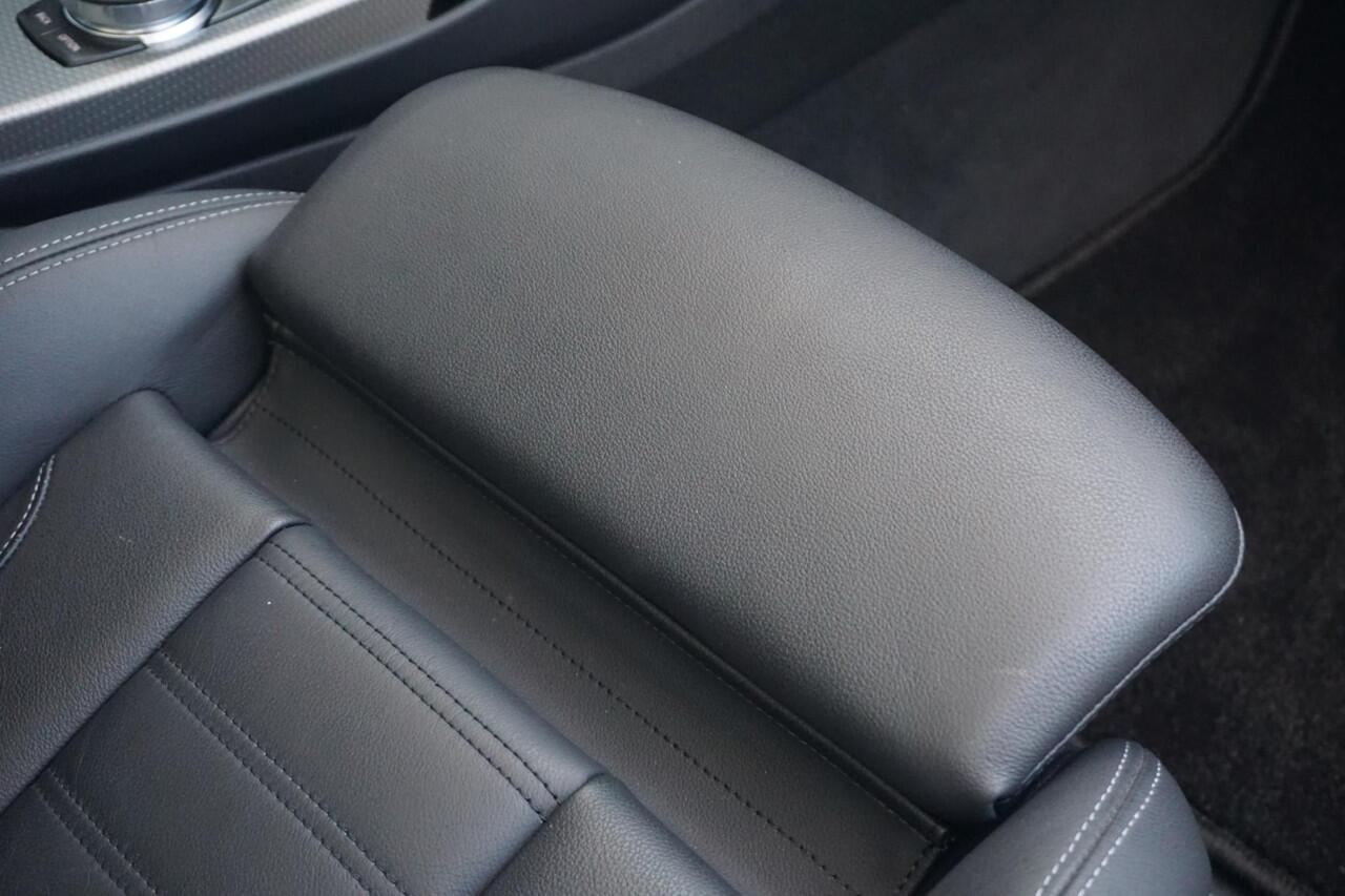 BMW X3 sDrive20i High Executive M Sportpakket 20'' / Glazen panoramadak / Parking Assistant / Verwarmde voorstoelen