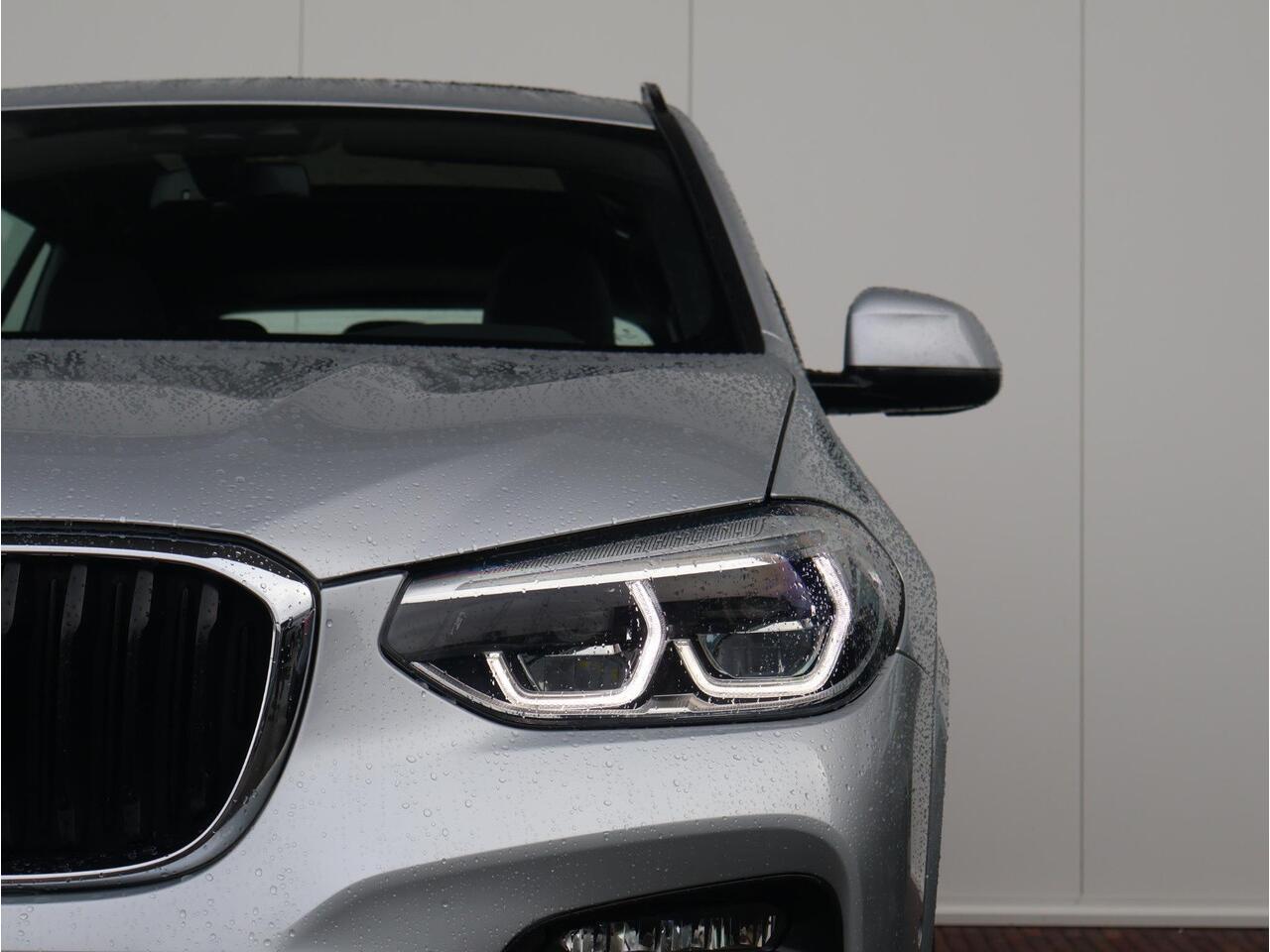 BMW X3 xDrive20i High Executive M-Sportpakket / Pano / Trekhaak / HUD / HIFI /