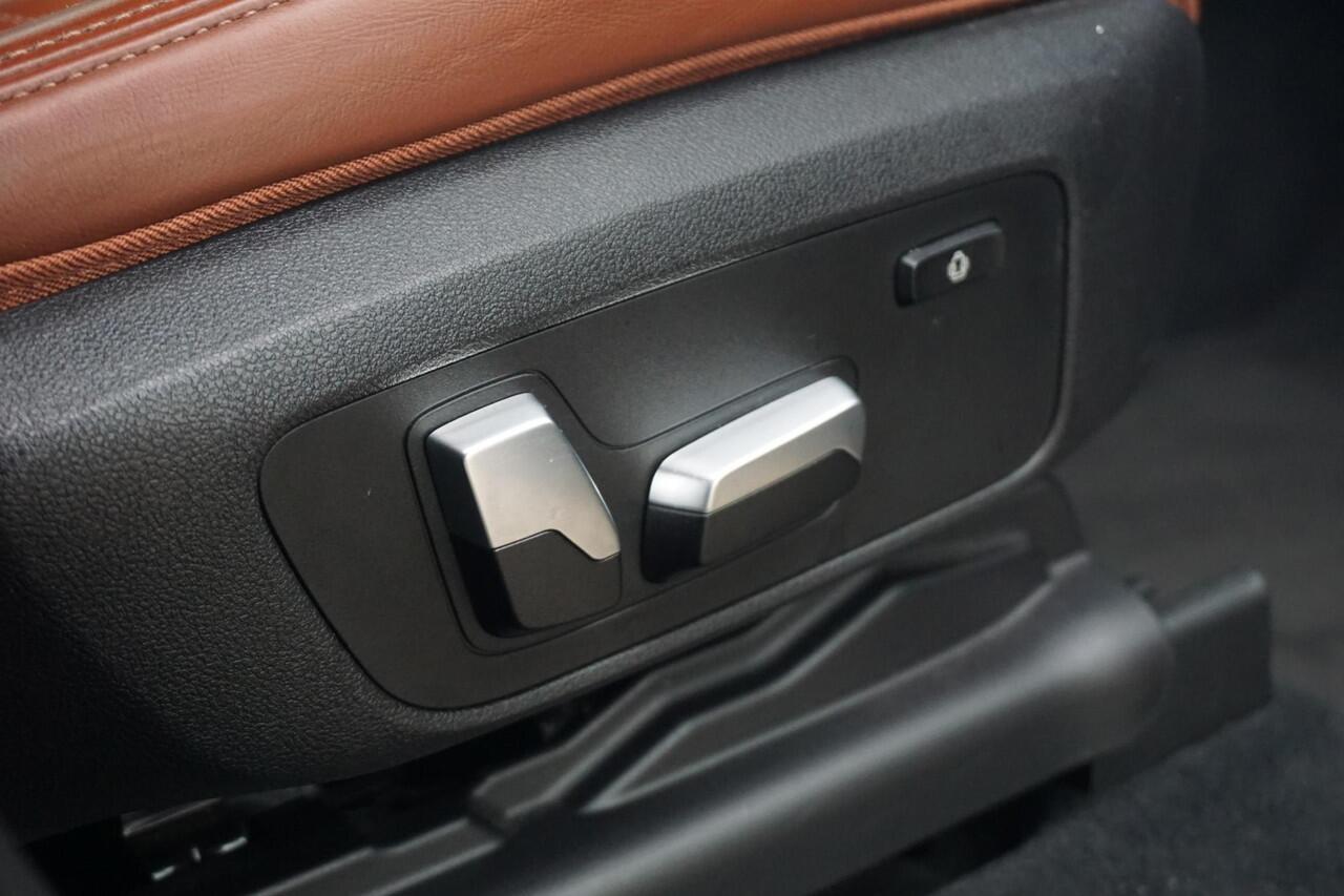 BMW X3 xDrive20i M Sport | Trekhaak / Head-Up Display / Harman Kardon / 360 Graden Camera's / Elektrisch verstelbare stoelen met geheugen / 21 Inch