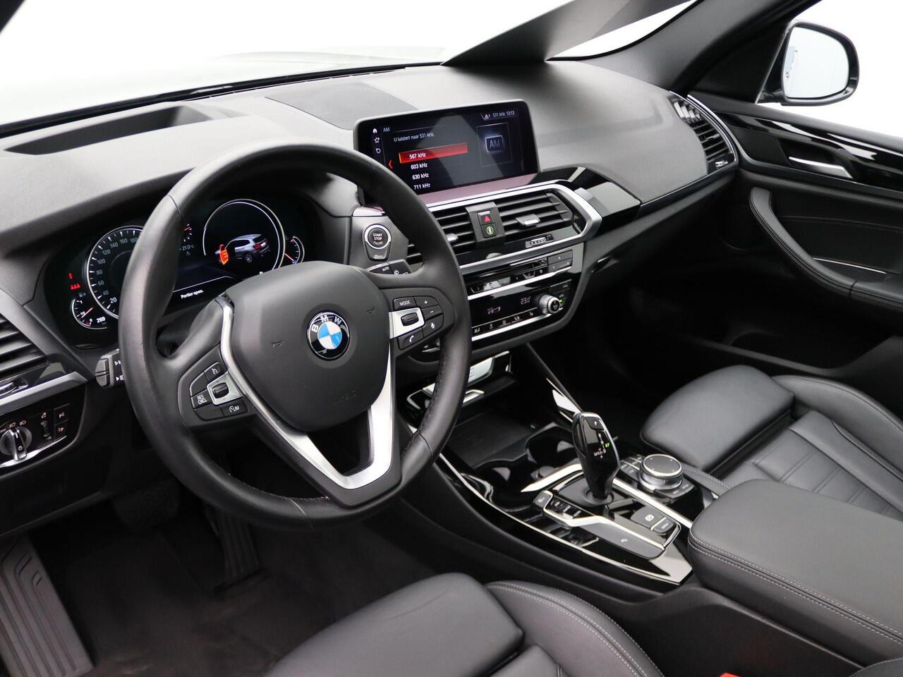 BMW X3 sDrive20i High Executive | Parking Pack | Comfort Access | Achteruitrijcamera | Panoramadak | Head-Up Display | HiFi | 20''