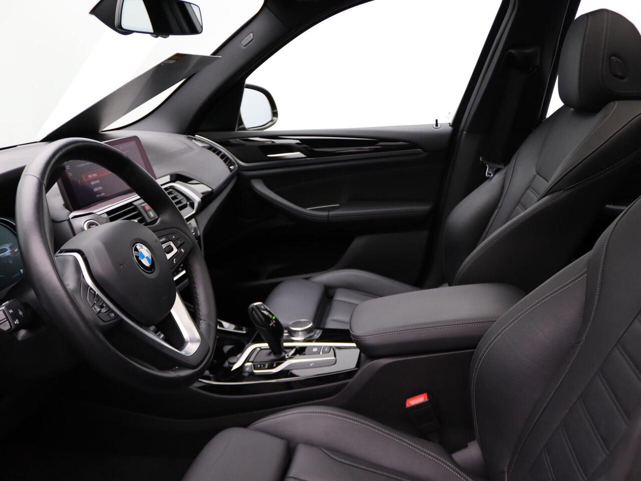 BMW X3 sDrive20i High Executive | Parking Pack | Comfort Access | Achteruitrijcamera | Panoramadak | Head-Up Display | HiFi | 20''