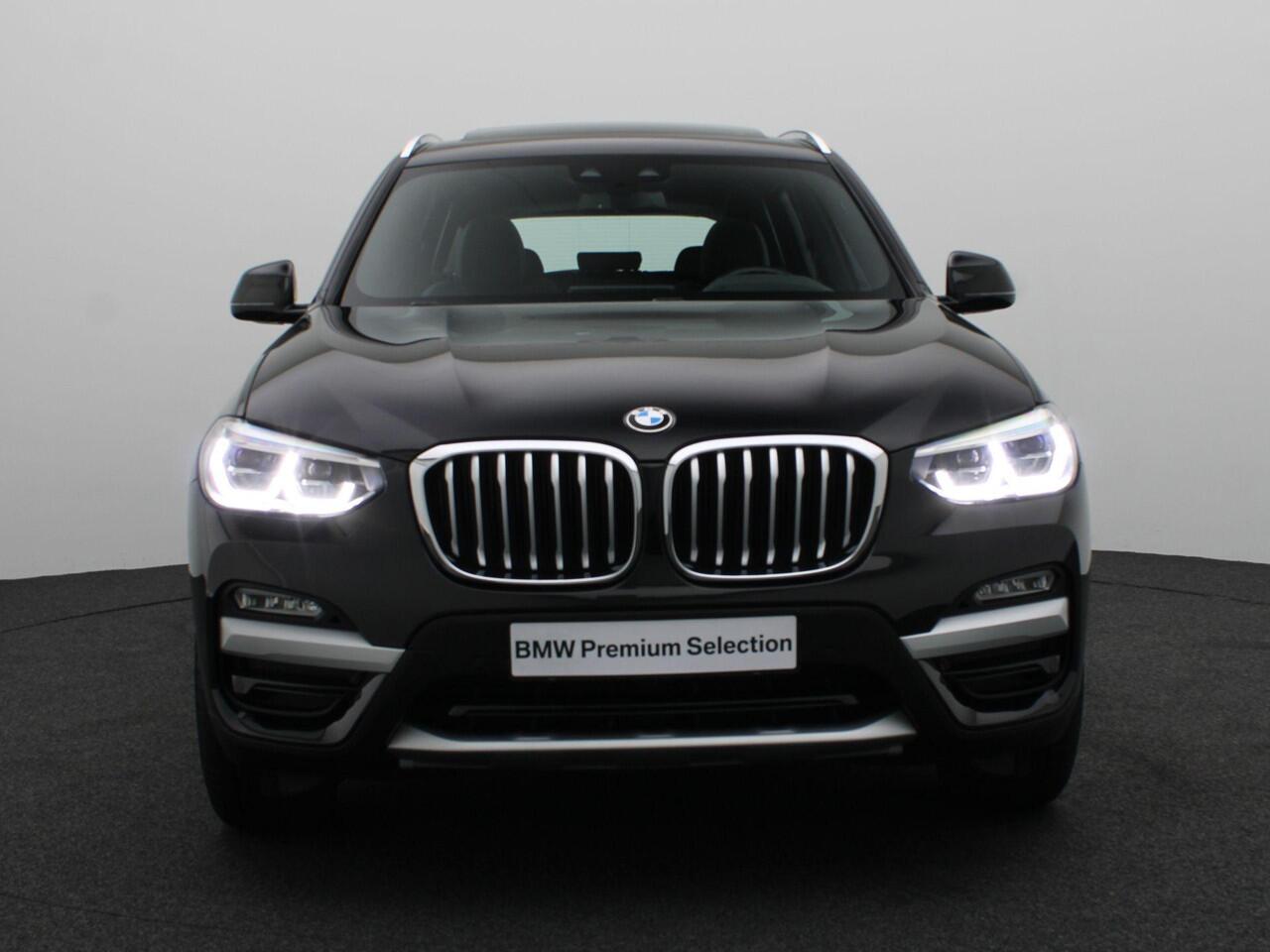 BMW X3 sDrive20i High Executive | Parking Pack | Comfort Access | Achteruitrijcamera | Panoramadak | Head-Up Display | HiFi | 20''