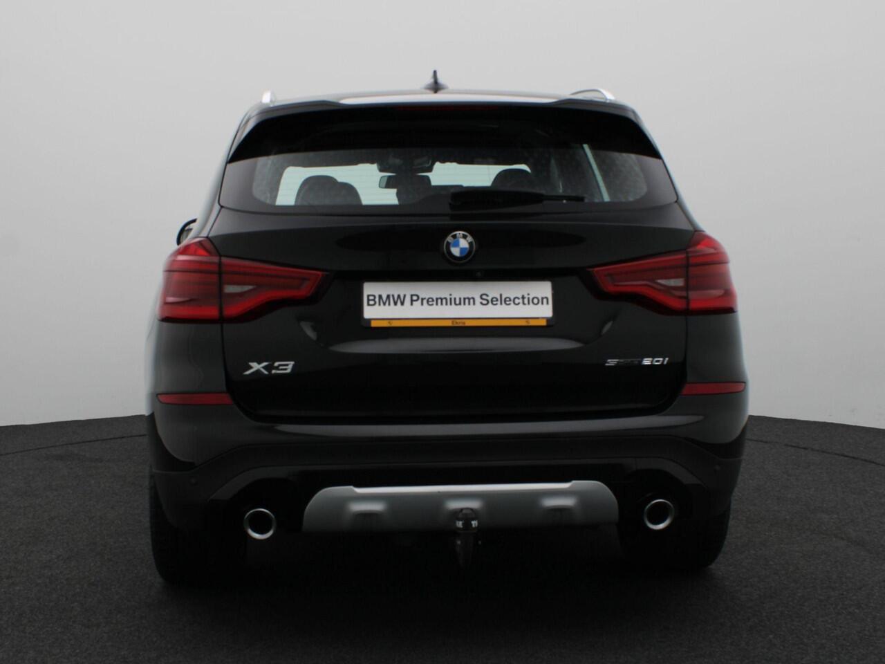 BMW X3 sDrive20i High Executive | Parking Pack | Comfort Access | Achteruitrijcamera | Panoramadak | Head-Up Display | HiFi | 20''