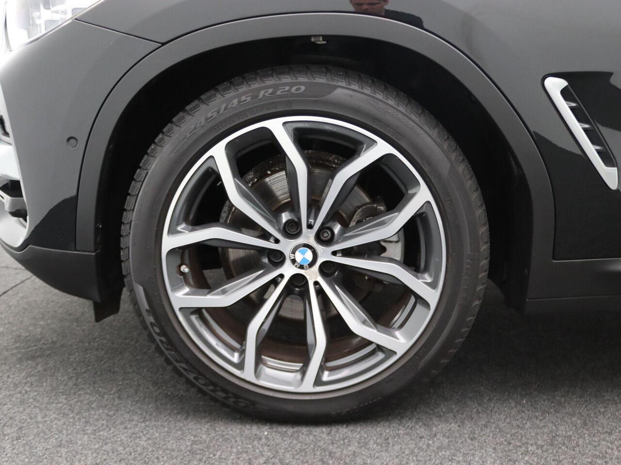 BMW X3 sDrive20i High Executive | Parking Pack | Comfort Access | Achteruitrijcamera | Panoramadak | Head-Up Display | HiFi | 20''