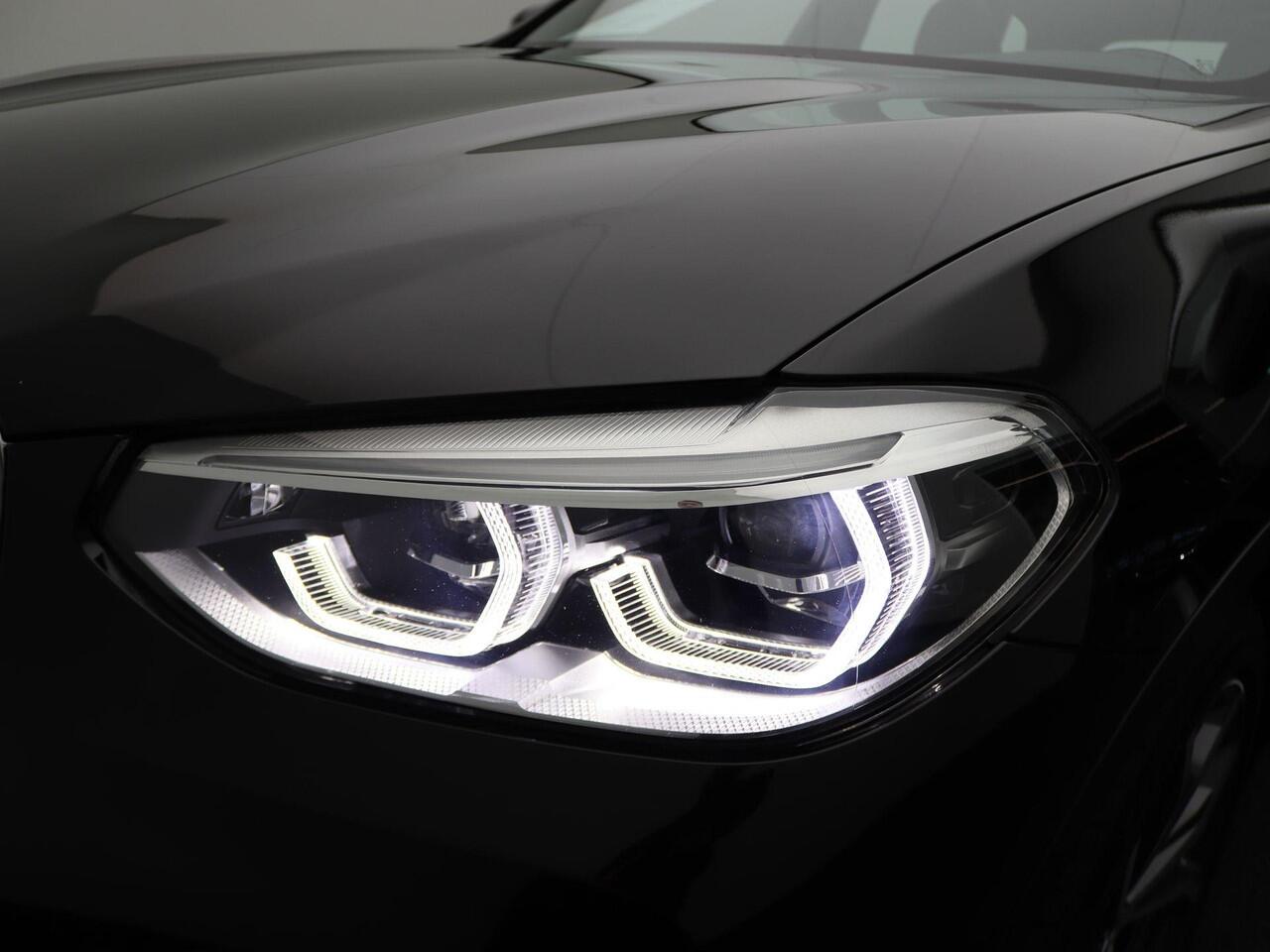 BMW X3 sDrive20i High Executive | Parking Pack | Comfort Access | Achteruitrijcamera | Panoramadak | Head-Up Display | HiFi | 20''